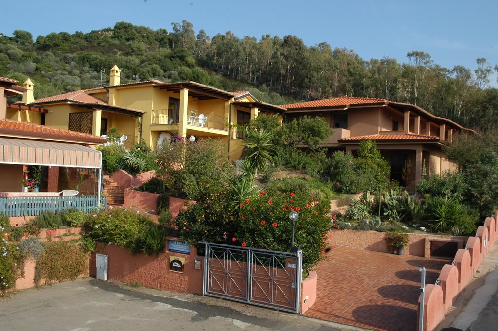 Residence Appartamenti Caffarena Àrbatax Exteriör bild