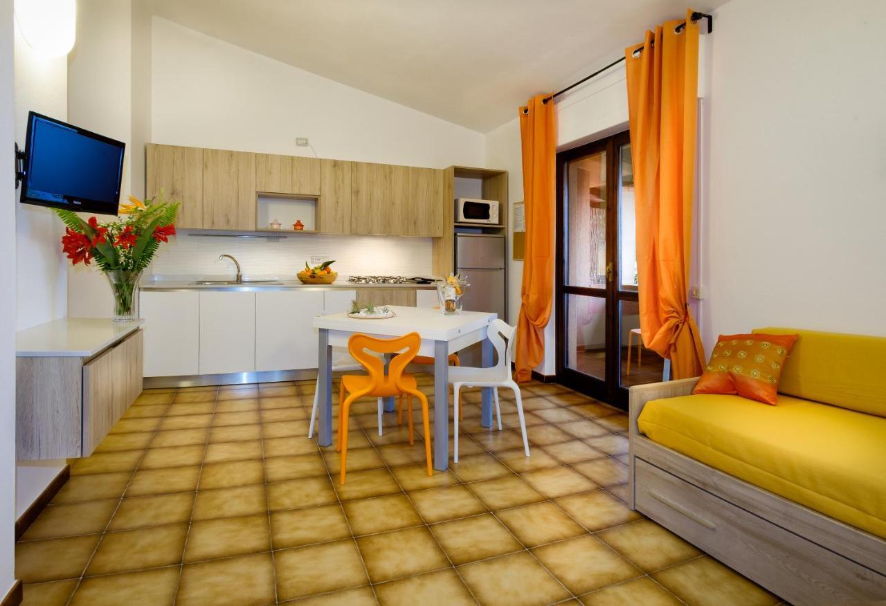 Residence Appartamenti Caffarena Àrbatax Exteriör bild
