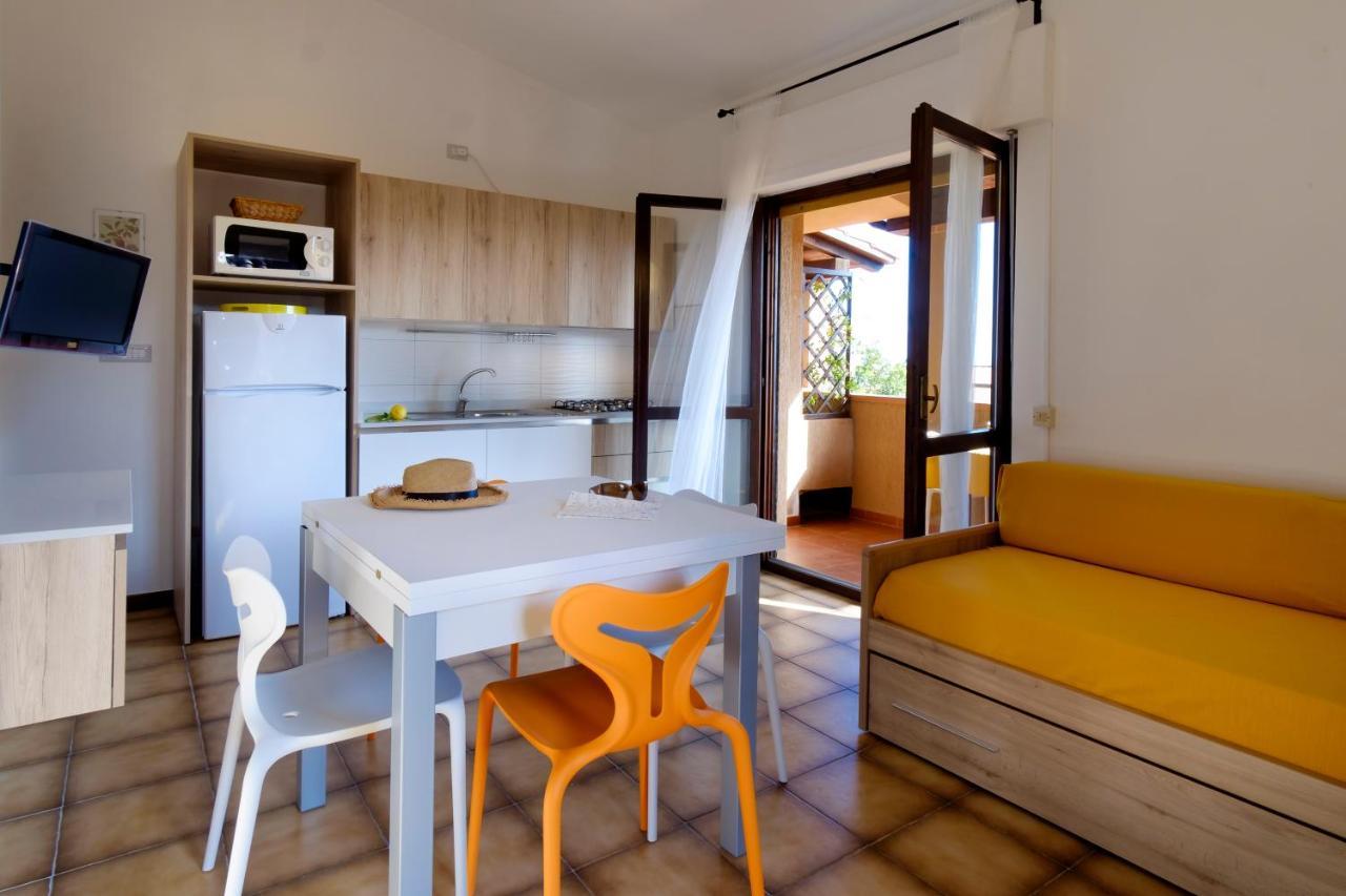 Residence Appartamenti Caffarena Àrbatax Exteriör bild